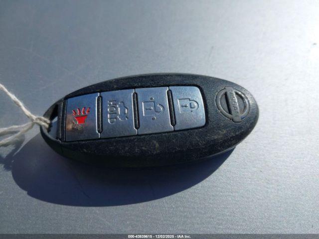 Nissan Versa 1.8s Image 8