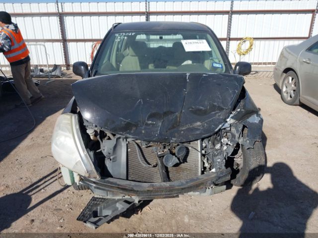 Nissan Versa 1.8s Image 6