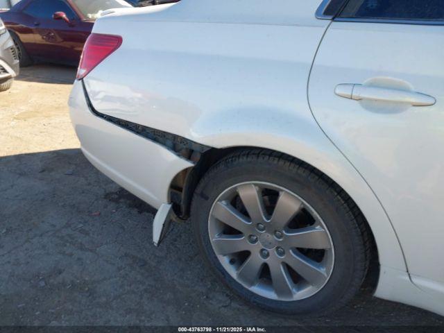 Toyota Avalon Touring Image 13