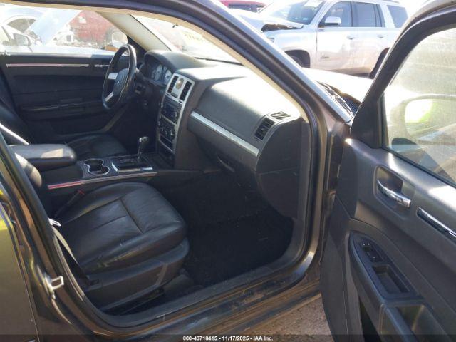 Chrysler 300 Touring Image 4