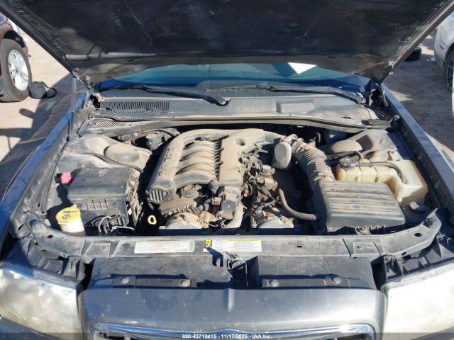 Chrysler 300 Touring Image 8