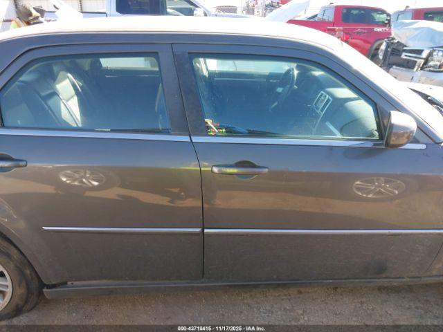 Chrysler 300 Touring Image 9