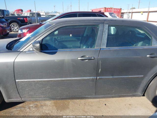 Chrysler 300 Touring Image 2