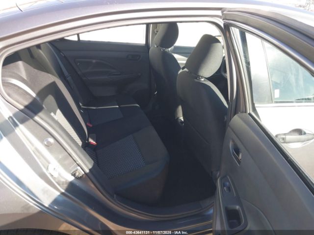 Nissan Versa 1.6 S Image 8