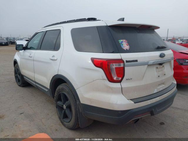 Ford Explorer Xlt Image 2