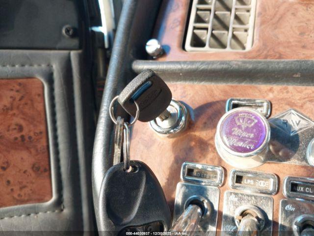 Peterbilt 379 Image 14